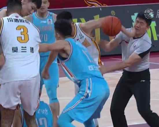 CBA裁判被误伤 什么情况事情具体经过是
