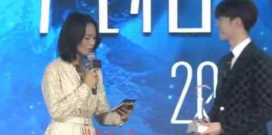 朱丹叫错陈立农  叫成“赵立农”朱丹主持再翻车