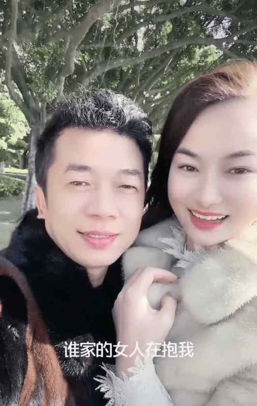 陈星老婆照片 55岁陈星罕晒娇妻，唱《流浪歌》爆红后遁入空门，今收徒场面大