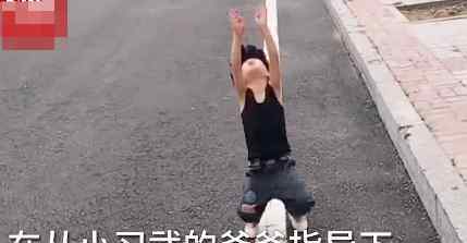5岁女童1分钟做80个后手翻 他是怎么做到