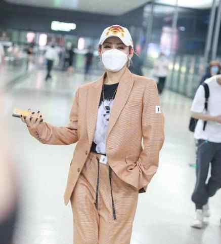 宁静机场跳舞 为什么要这样