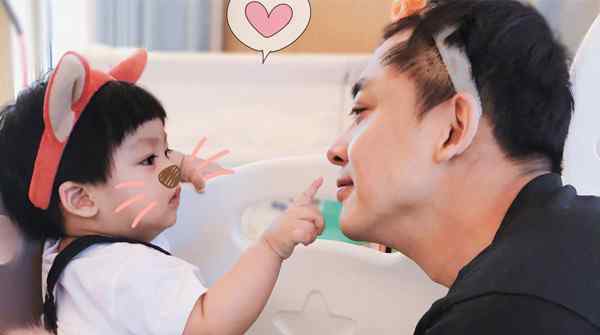李晟儿子学妈妈说话 小家伙几岁了