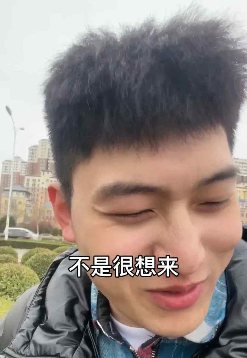 山东女子学院开学 男生“满脸拒绝”称不想来 原因笑喷