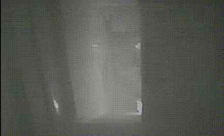 男子引发楼道火灾 竟靠吐口水来灭火