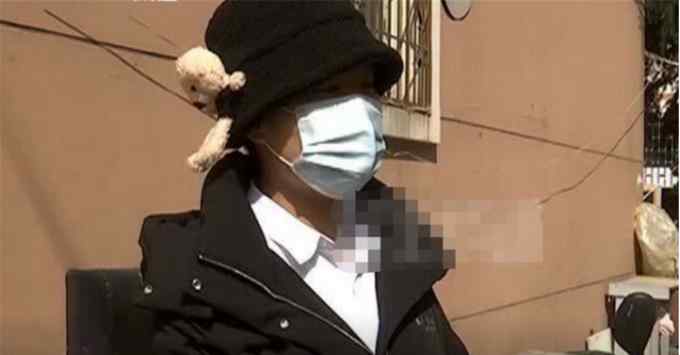 女孩跟四个陌生男子合租 洗澡时发生的事让她崩溃了