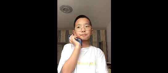 小朋友模仿老师接电话 为什么要这样做