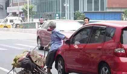 遇见碰瓷的怎么办 开车遇上碰瓷怎么办？这样做就能避免损失