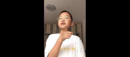 小朋友模仿老师接电话 为什么要这样做