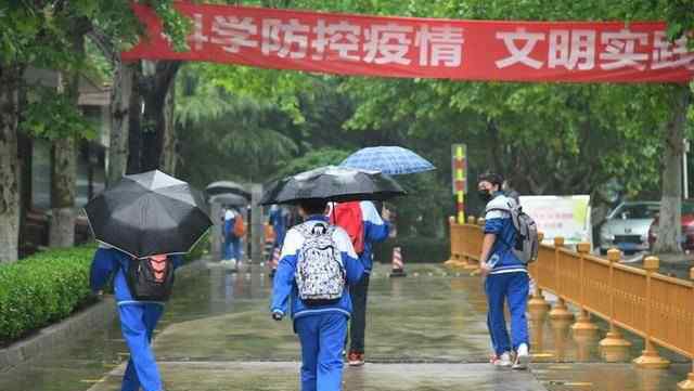 广州多区中小学今起校园内脱口罩 具体内容是什么