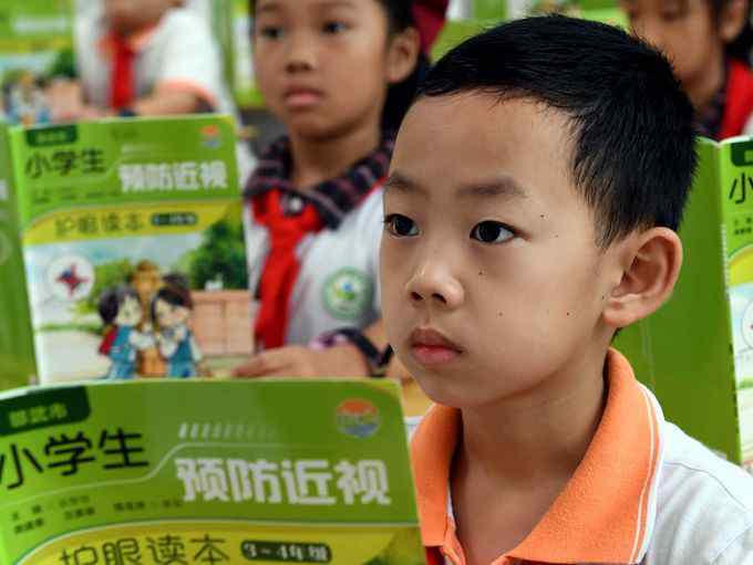 教育部要求确保手机禁入课堂 每节课间必须让学生出教室活动远眺