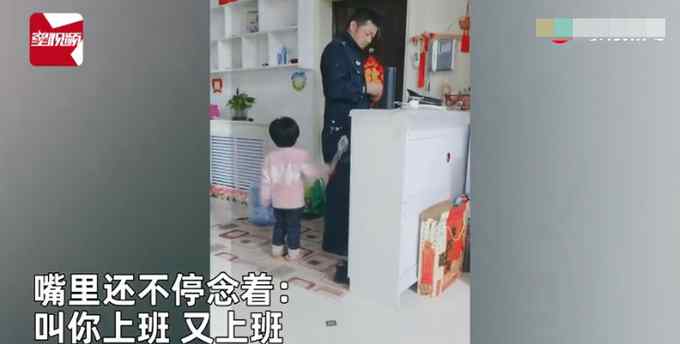 警察爸爸下班回家后女儿一顿拍打嘴里振振有词 原因令人心疼！