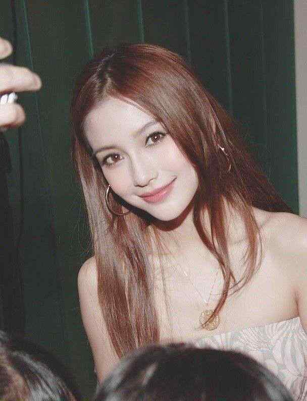 杨颖整容过吗 杨颖10年前旧照曝光，婴儿肥尽显青春气息，整没整容一目了然