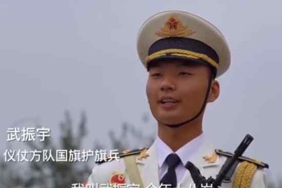 00后双胞胎国旗护旗兵 长什么样子