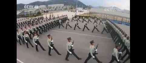 通过天安门需128步正步  一步不差很壮观（图）