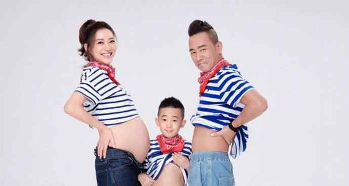 陈小春二胎儿子正面照  网友：hoho太可爱了