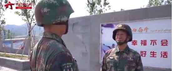 父子同上阅兵场 放弃重点大学实现上阵父子兵
