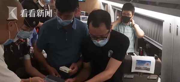 援鄂医生高铁上救人 究竟发生了什么