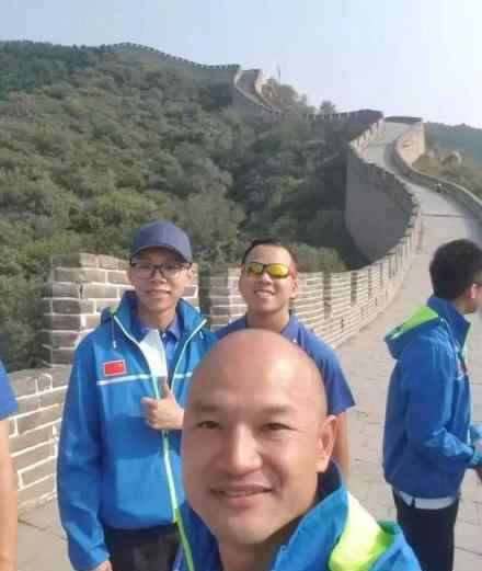 光头刘sir登长城自拍照 光头刘sir自拍照什么样（图）