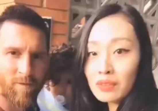 女球迷强吻梅西怎么回事梅西遭女粉丝街头强吻