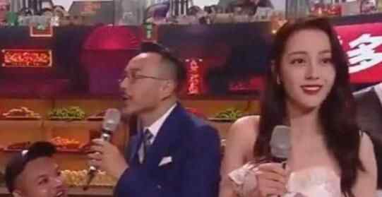男观众冲上舞台向迪丽热巴求婚 到底原因是什么