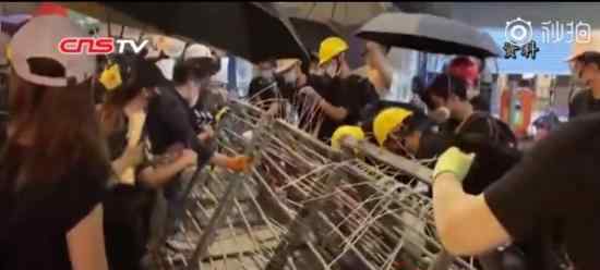 香港400多组交通灯损坏 港铁严重受损