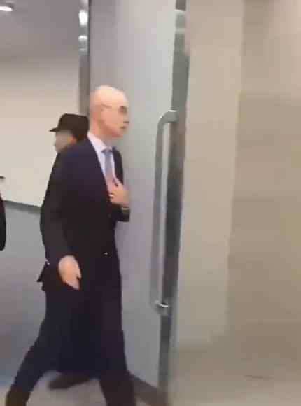 肖华连夜抵达上海 想挽回败局不道歉都是徒劳