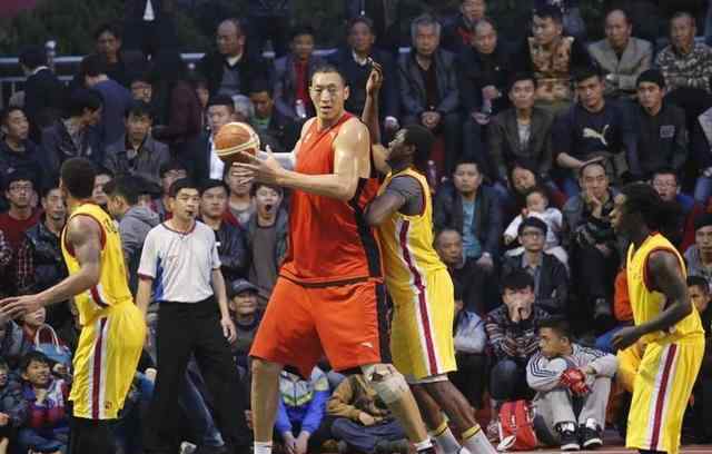 孙明明身高 孙明明打野球一场5万？娇妻身高1米9成世界最高夫妻，赚钱太轻松