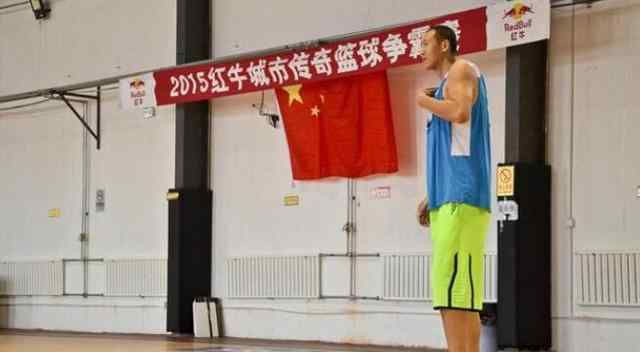 孙明明 孙明明打野球一场5万？娇妻身高1米9成世界最高夫妻，赚钱太轻松