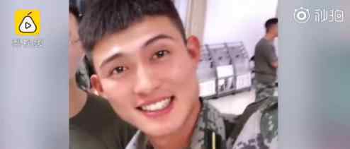 阅兵方队里那个高颜值学霸  到底有多帅（图）