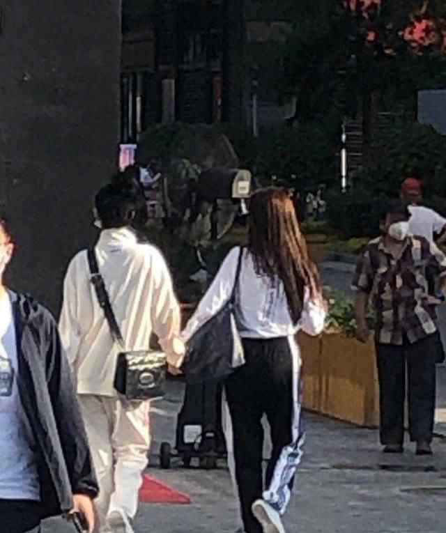 偶遇虞书欣赵小棠逛街 两个人是什么关系