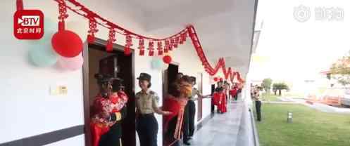 看婚礼看出了阅兵的感觉 迎面走来真的是“未婚夫”方队