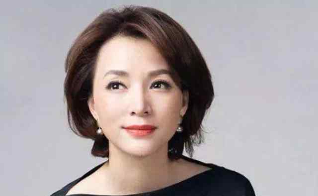 董卿离开央视 他曾是“央视一哥”，与董卿有6年的感情，离开央视娶20岁的娇妻