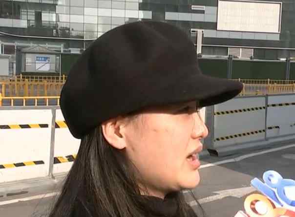 怎么修复脸上的凹坑 女子花1万6做线雕，术后脸上出现5个凹坑，朋友：看着像被刀捅过