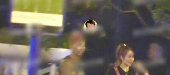 陈羽凡新恋情曝光 手牵手十分甜蜜陈羽凡新女友是谁