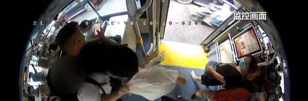 高中生霸气制服公交咸猪手 为这位女高中生点赞