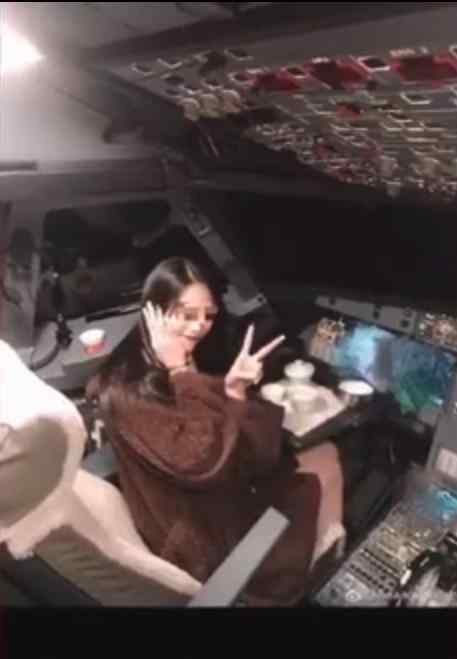 桂林航空  网红进入驾驶舱机长被终身禁飞