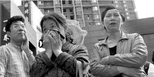 沈阳明城新北市 明城新北市地下车库刷漆 全楼辣眼睛