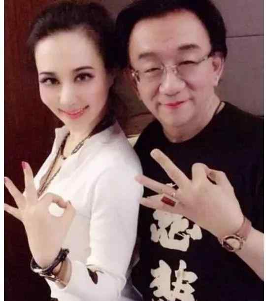侯宝林二儿子 侯宝林二儿子侯耀华，收何云伟当徒弟，收女弟子频上热搜