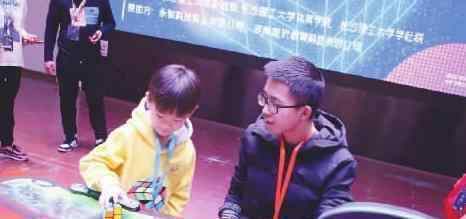 0.683秒新纪录  破纪录者是仅7岁小男孩打破什么记录