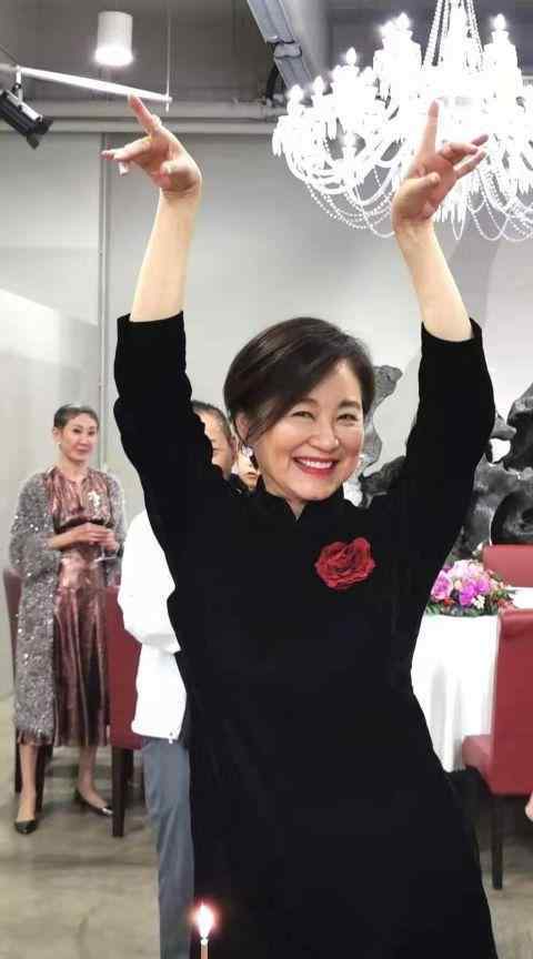 林青霞65岁庆生照 岁月从不败美人不老女神林青霞