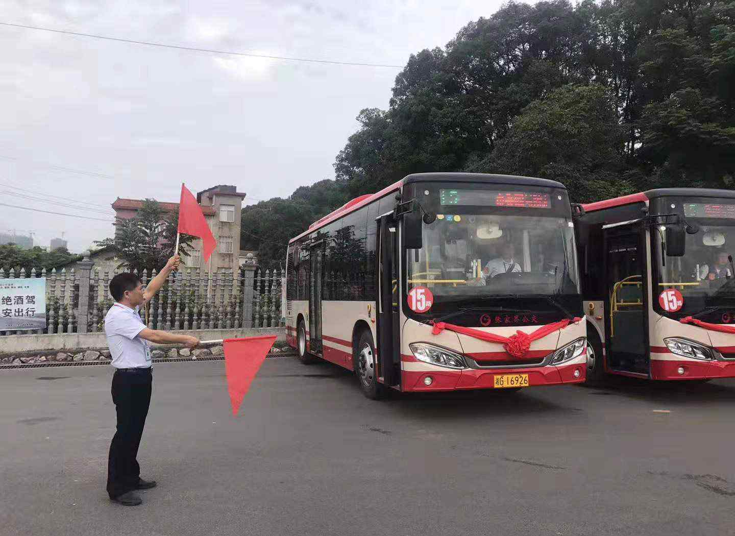 15路公交车路线 张家界市城区开通15路公交车 号称“史上最完美线路”文章配图