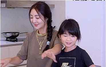 曹格儿子女儿长大了 Grace目前的状况如何呢
