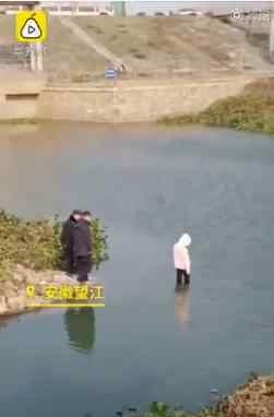 女生跳河疑在警察注视下溺亡 怎么回事详情披露