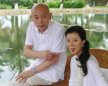 车晓男朋友 36岁车晓与新男友逛街被拍，又是身价不菲富商，网友还不如前夫