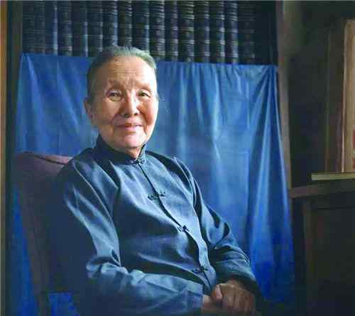 冰心是什么人 冰心做错了什么？为何孙子要在她墓碑上泼红漆，写上“枉为人表”