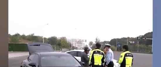 电动车大爷撞上保时捷当场转账 具体怎么一回事