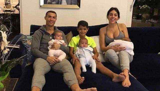 c罗老婆 C罗老婆练出魔鬼身材，梅西老婆也找私教练拳，称已爱上这项运动