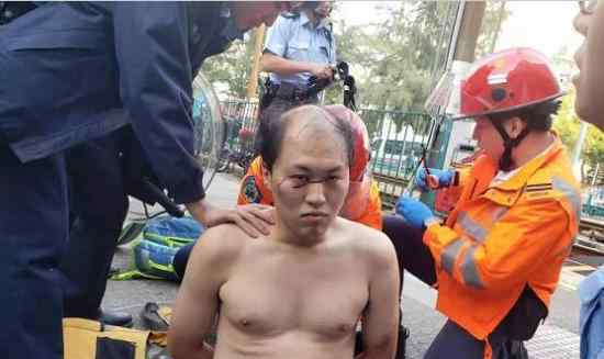 警方拘捕袭击何君尧涉案者 他长什么样子