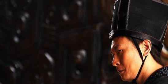 头上三尺有神明 俗语“举头三尺有神明”，下半句才是精华所在，可惜鲜少有人明白