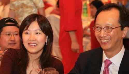 伏明霞近况 42岁伏明霞现状！老公年近70仍身居高位，婚后5年内生3娃
